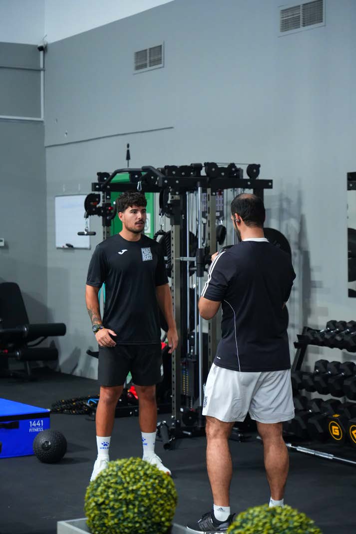 Padel-specific fitness coaching session